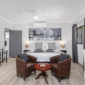 Black & White | Paarl Self-Catering @ Gim