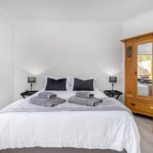 Black & White | Paarl Self-Catering @ Gim